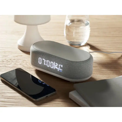 Difuzor de incarcare fara fir de 15 w smart speaker oval acoperit cu tesatura gri afisaj digital timp si temperatura