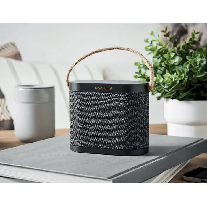 Difuzor incarcator wireless de 15 w negru din material texturat cu maner impletit si branding silverkunst