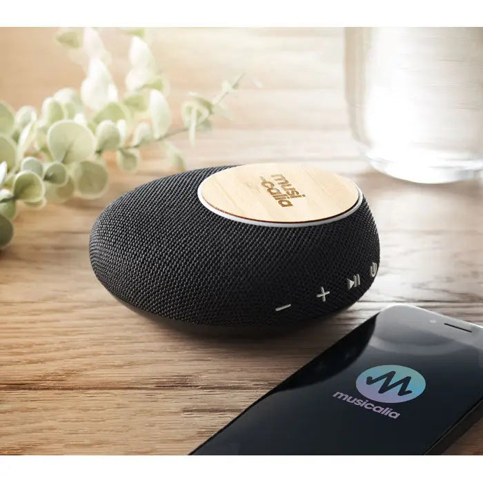 Difuzor multiplu wireless negru cu textură și panou superior circular din lemn cu logo musicalia