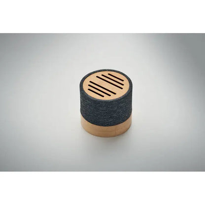 Difuzor wireless bamboo rpet cilindric compact cu corp îmbrăcat în denim închis și bază și top din lemn deschis