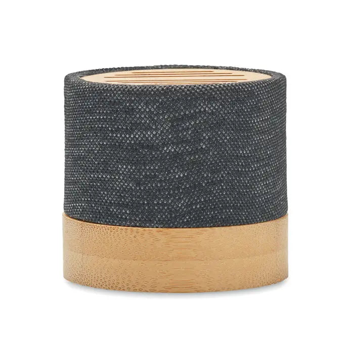 Difuzor wireless bamboo rpet cilindric cu corp gri inchis texturat din material rpet si accente din lemn deschis
