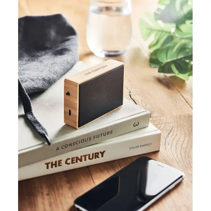 Difuzor wireless din bambus cu grila neagra si design minimalist dreptunghiular din lemn