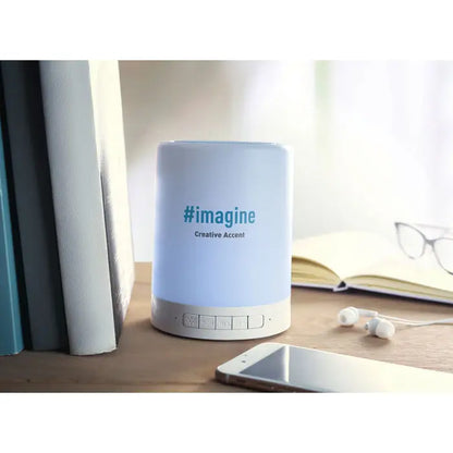 Difuzor wireless la atingere albastru deschis cilindric cu baza alba si butoane, text imagine creative accent pe lateral