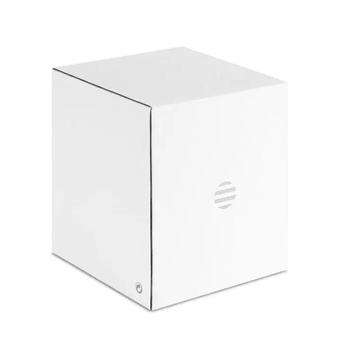Difuzor wireless la atingere alb cub cu logo gri circular subtil pe o parte