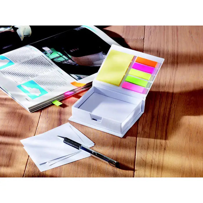 Dispenser pentru bloc-note alb dreptunghiular cu organizator, paduri adezive colorate și compartiment pentru hârtie blank