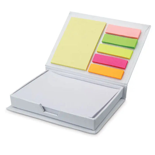 Dispenser pentru bloc-note alb dreptunghiular cu notițe adezive mari galbene și colorate lângă, pentru birou