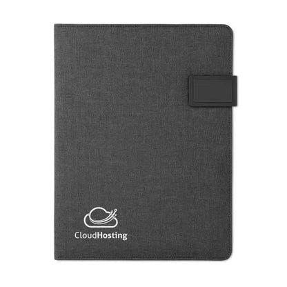 Dosar a4 cu power bank din material texturat gri inchis cu inchidere magnetica neagra si logo alb cloudhosting