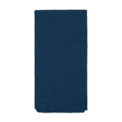 Esarfa din poliester rpet albastru navy inchis cu textura moale si tesatura in bucle pentru confort