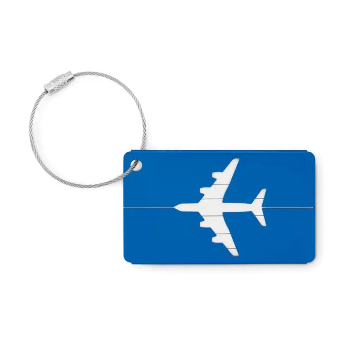 Eticheta de bagaje din aluminiu albastra dreptunghiulara cu design avion alb si cablu argintiu pentru bagaje