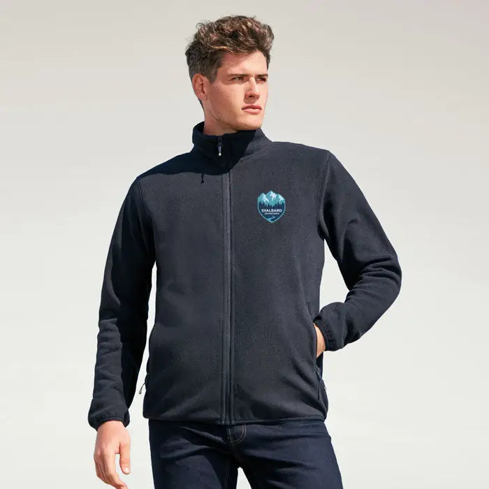 Jachetă neagră fleece cu fermoar factor barbari microfleece și logo munte turcoaz pe pieptul stâng