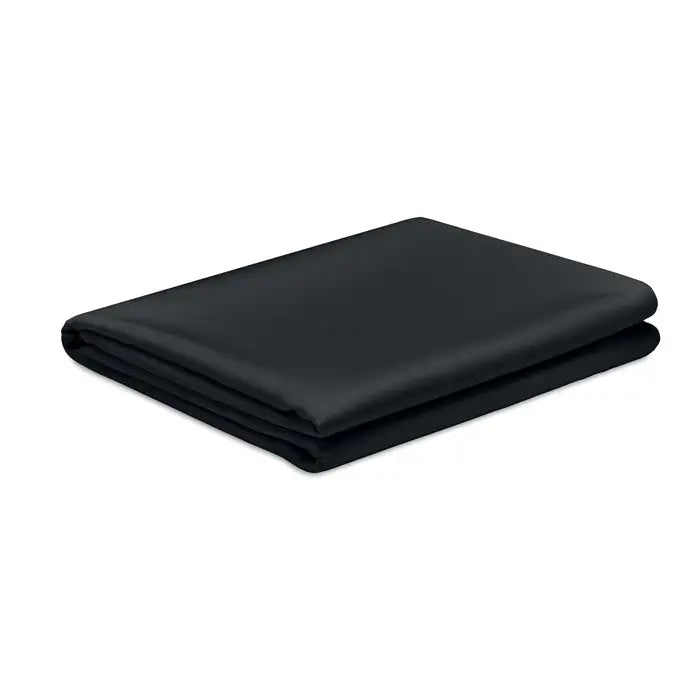 Fata de masa mare 280x210 cm din satin negru, elegant, pliată ordonat în formă dreptunghiulară compactă