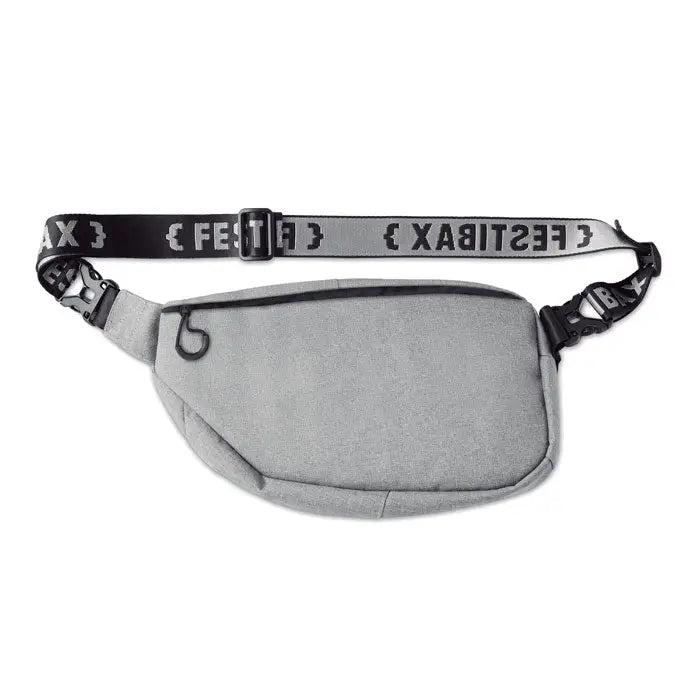 Fanny pack festibax basic din material textil gri cu bretea reglabila neagra si text repetat festibax