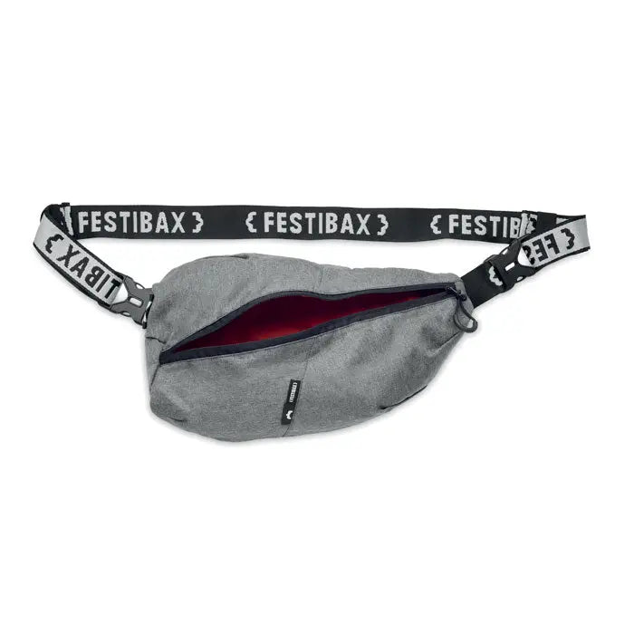 Festibax basic fanny pack din material texturat gri cu bretea neagra si branding alb festibax si captuseala rosie