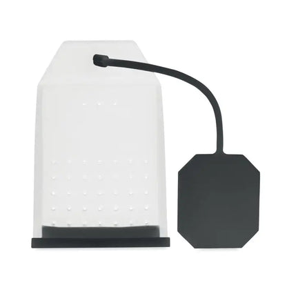 Filtru de ceai din silicon alb cu prindere neagra cauciucata si eticheta octogonala pentru infuzare usoara