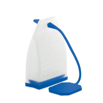 Filtru de ceai din silicon alb si albastru in forma de fier de calcat cu maner flexibil pentru infuzare usoara