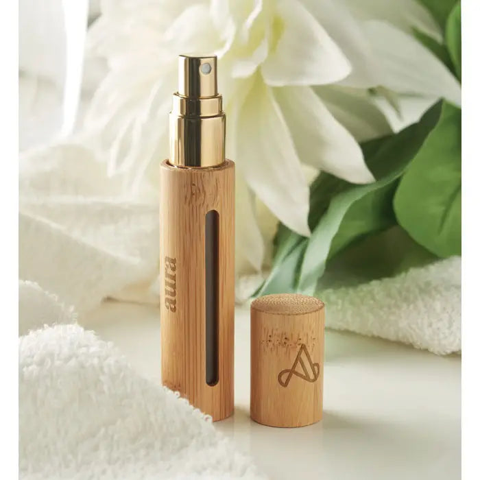 Flacon atomizator de parfum 10 ml din bambus cu pulverizator si capac aurii cu brandul aura gravat