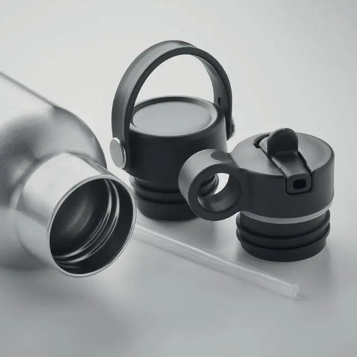 Capace negre din plastic pentru flacon sport cu perete dublu 700 ml cu maner integrat si atasament pentru pai