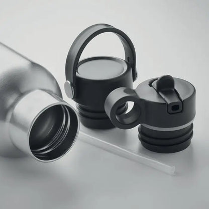 Capace negre din plastic pentru flacon sport cu perete dublu 700 ml cu maner integrat si atasament pentru pai