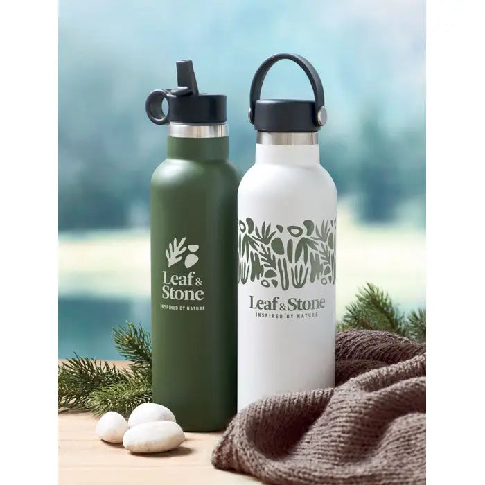 Doua flacoane cu perete dublu de 700 ml, izolate, unul verde maslina mat si altul alb cu model frunze, leaf & stone