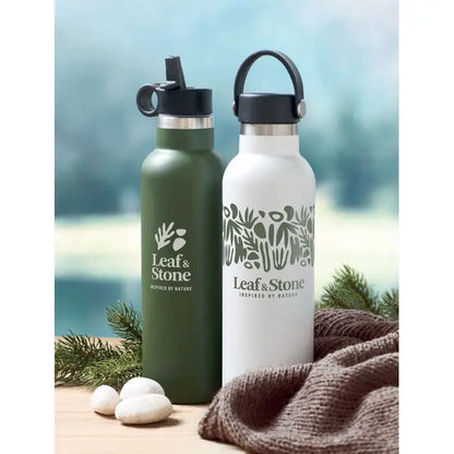 Doua flacoane cu perete dublu de 700 ml, izolate, unul verde maslina mat si altul alb cu model frunze, leaf & stone