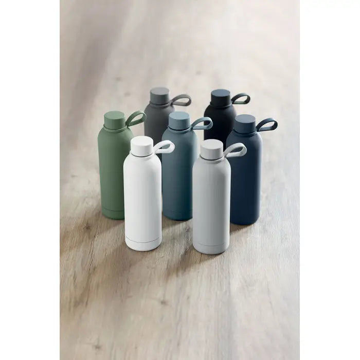 Flacon cu perete dublu de 500 ml din inox mat cu design minimalist si maner integrat pentru hidratare usoara