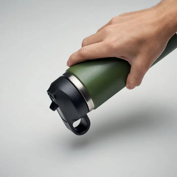 Flacon cu perete dublu de 500 ml verde măsliniu izolat cu capac negru și inel argintiu pentru băuturi