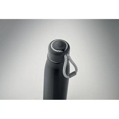 Flacon cu perete dublu de 500 ml negru, izolat, cu finisaj mat si capac negru cu snur alb modelat