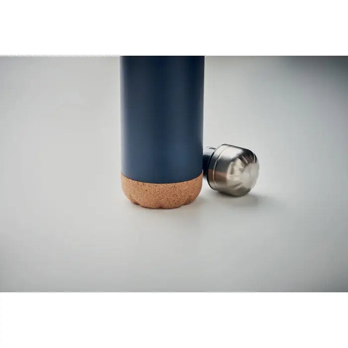 Flacon cu perete dublu de 500 ml albastru navy izolat cu baza de plută și capac din oțel inoxidabil
