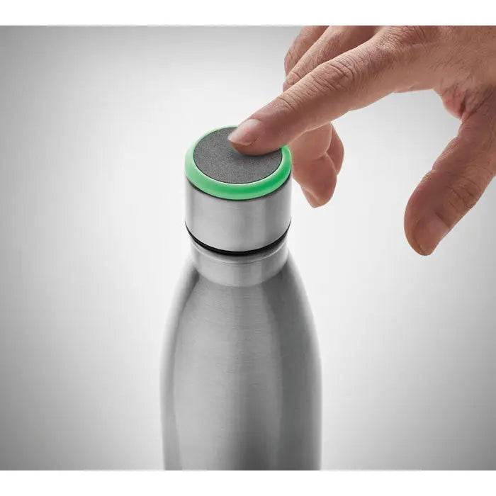 Flacon cu perete dublu de 500 ml argintiu din otel inoxidabil cu inel verde din silicon si capac gri texturat
