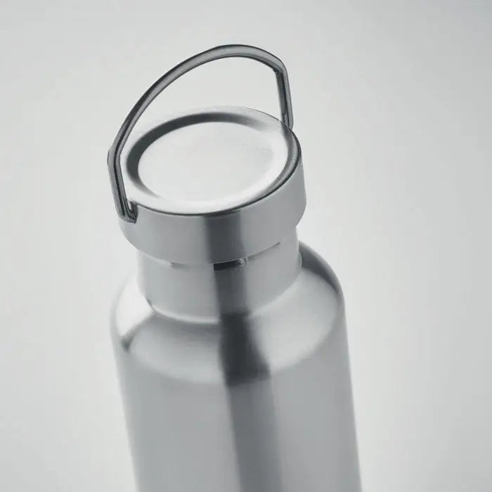 Flacon cu perete dublu de 500 ml sticla din otel inoxidabil argintie cu design minimalist si maner integrat pe capac