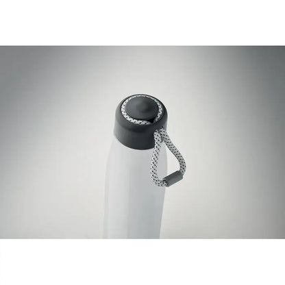 Flacon cu perete dublu de 500 ml alb izolat cu capac negru si toarta cu model pentru transport facil