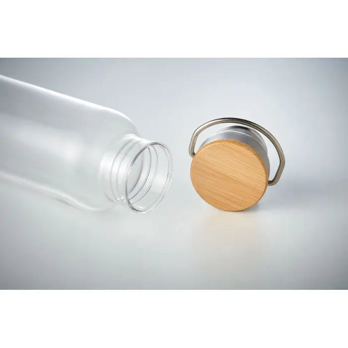 Flacon tritan 800ml sticla clara cu capac din bambus si maner metalic pentru apa