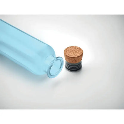 Flacon tritan renew 500 ml sticlă albastru deschis translucidă cu dop natural din plută și garnitură din cauciuc gri