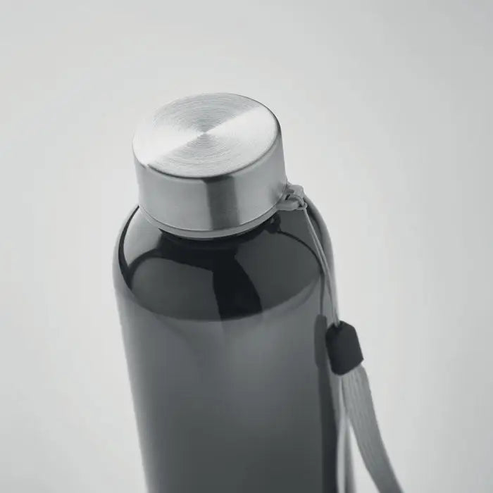 Flacon tritan renew 500 ml sticlă de apă translucida gri închis cu capac argintiu periat și curea neagră atașată