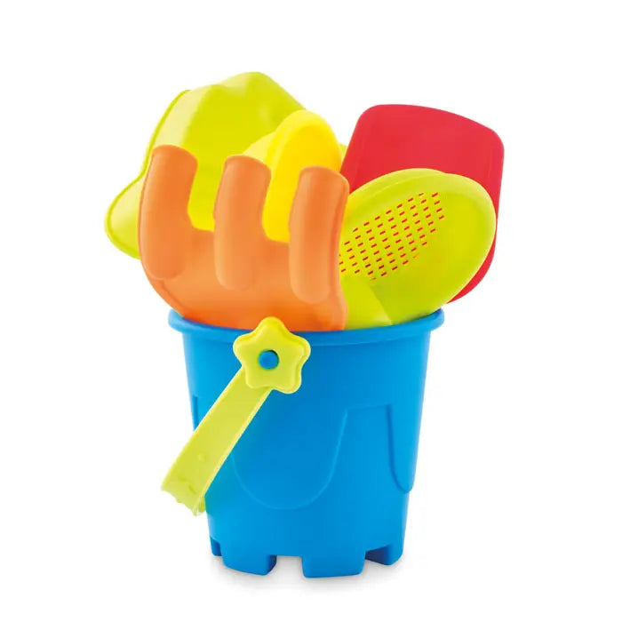 Galeata cu nisip din plastic albastru cu maner galben in forma de stea si jucarii colorate pentru nisip