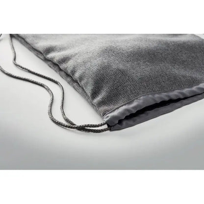 Geanta 1200D cu snur negru este o geanta gri din material texturat cu design modern si functionalitate practica