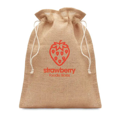 Geanta cadou mica din iuta bej cu snur, logo cu capsuna rosie brodata si text strawberry food store