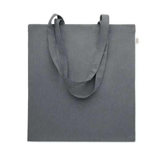 Geanta de cumparaturi din bumbac reciclat gri simpla cu manere din acelasi material si eticheta alba mica