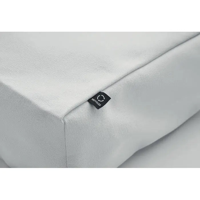 Cousin textil gri deschis cu eticheta neagra reciclata pentru geanta de cumparaturi din bumbac reciclat