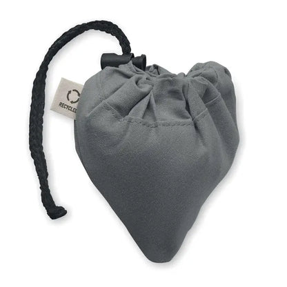 Geanta de cumparaturi pliabila gri in forma de inima din tesatura moale cu inchidere neagra si eticheta reciclata