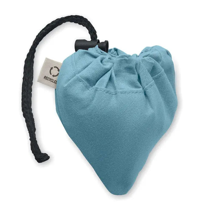 Geanta de cumparaturi pliabila 140 grm2 albastru teal inima din material textil moale cu inchidere cu snur negru si eticheta reciclata