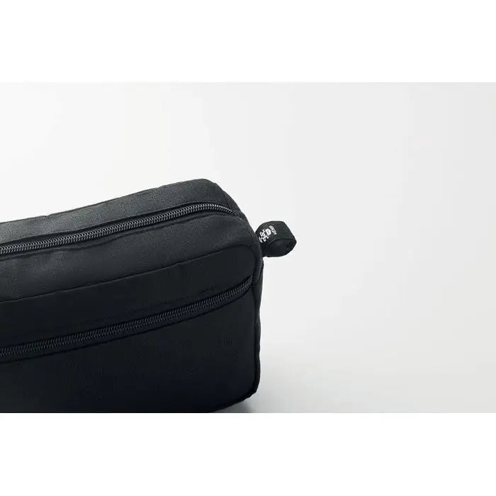 Geanta de toaleta din nylon negru cu fermoare duble si eticheta mica branduita, ideal pentru organizarea produselor de igiena