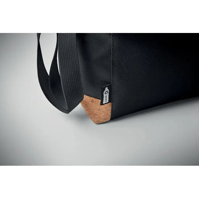 Geanta frigorifica 600d rpet neagra din panza cu talpa texturata din pluta si bretea reglabila webbing neagra