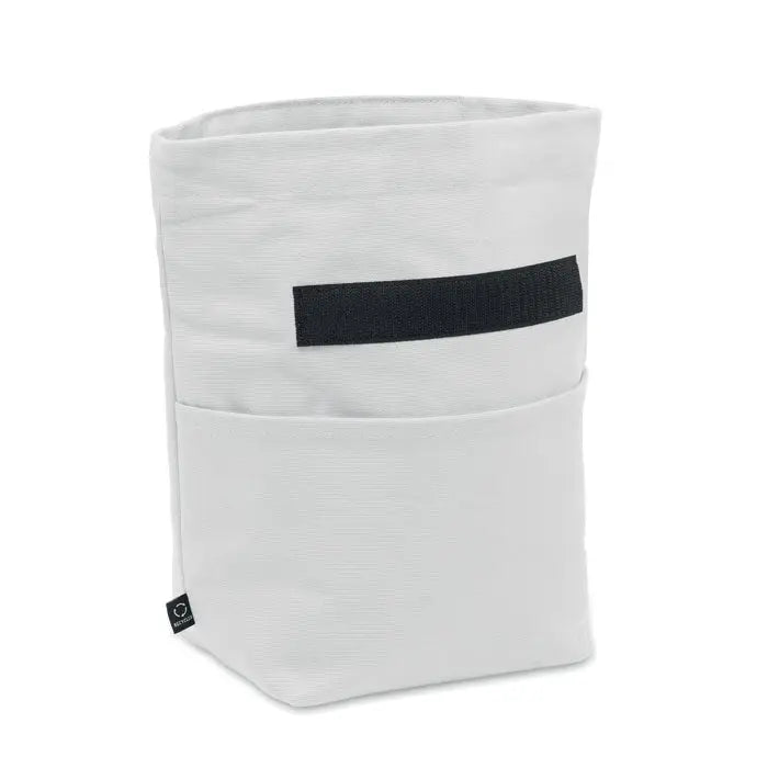 Geanta frigorifica din bumbac reciclat alba cu curea neagra velcro si eticheta mica de brand