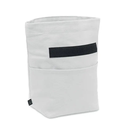 Geanta frigorifica din bumbac reciclat alba cu curea neagra velcro si eticheta mica de brand