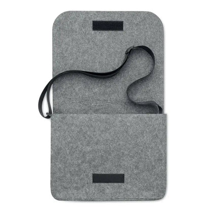 Geanta laptop din fetru rpet gri cu bareta neagra reglabila si inchideri velcro pentru transport comod