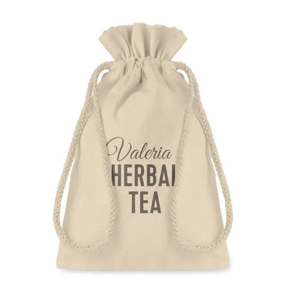 Geanta mica din bumbac bej cu snur si imprimeu valeria herbal tea in litere negre