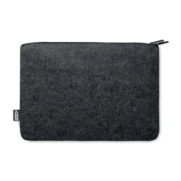 Geanta pentru laptop din fetru rpET gri inchis cu fermoar negru si eticheta mica de brand pe lateral