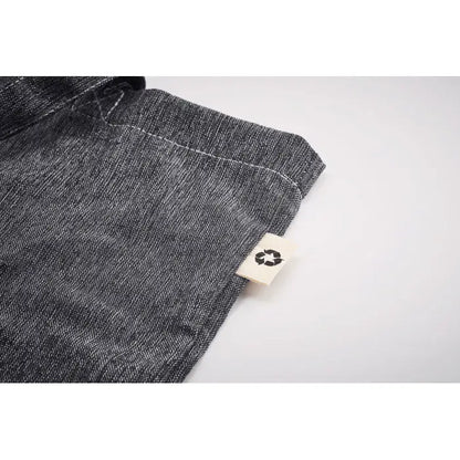 Geanta pliabila pentru cumparaturi din denim gri inchis cu textura heather si cusaturi albe, tag reciclare bej
