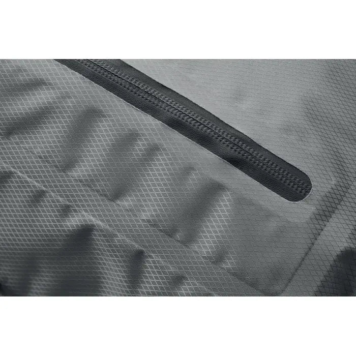 Geanta rolltop impermeabila din rpet cu material mesh gri si fermoar negru diagonal pe suprafata